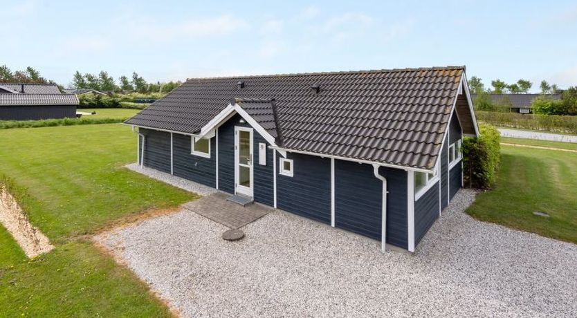 Photo of "Binna" - 1.2km to the fjord