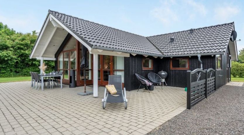 Photo of "Chermeine" - 1.2km to the fjord