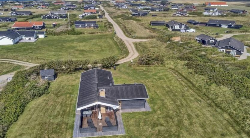 Photo of "Tetta" - 800m from the sea