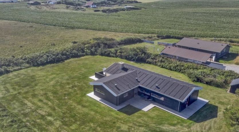 Photo of "Tetta" - 800m from the sea