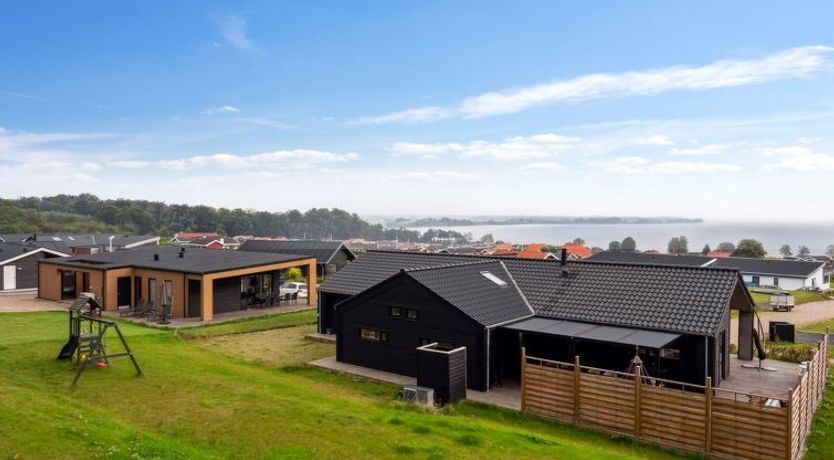 Photo of "Gunborg" - 400m from the sea