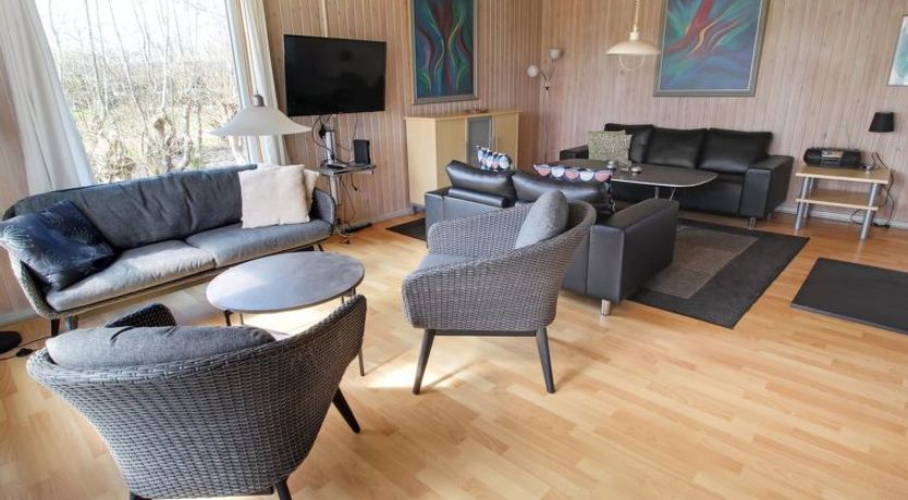 Photo of "Svanhild" - 1.2km from the sea