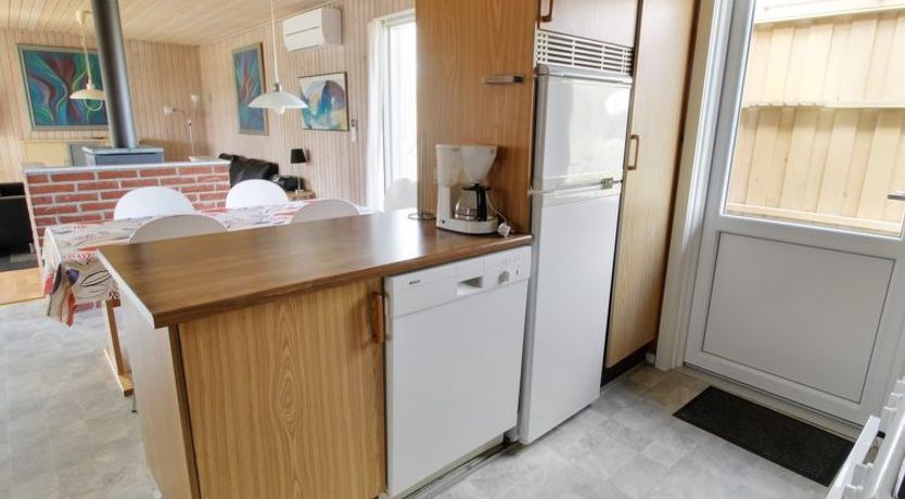 Photo of "Svanhild" - 1.2km from the sea