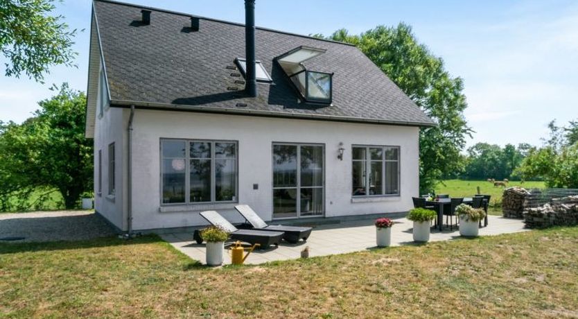 Photo of "Jeppe" - 50m to the fjord