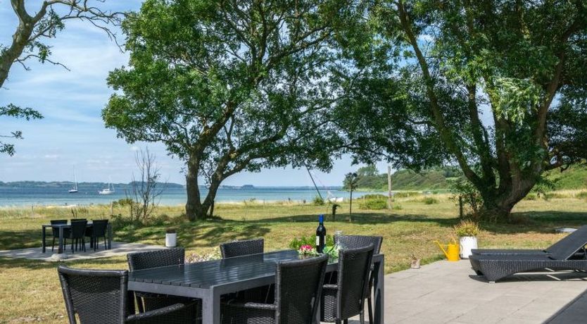 Photo of "Jeppe" - 50m to the fjord