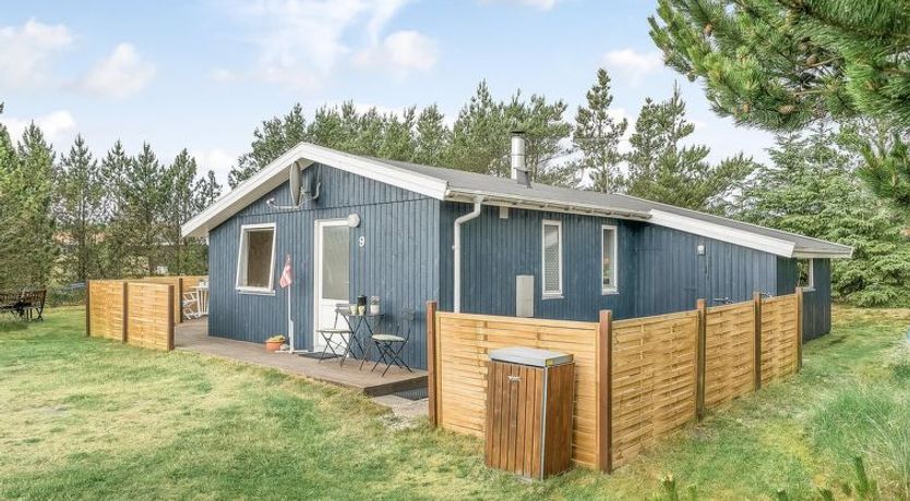 Photo of "Hughlek" - 900m from the sea