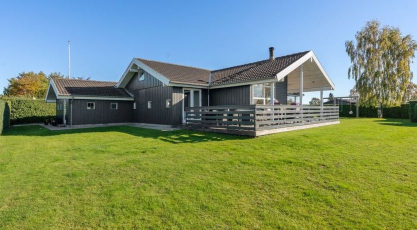 Photo of "Sylvana" - 400m from the sea