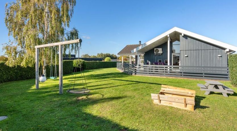 Photo of "Sylvana" - 400m from the sea