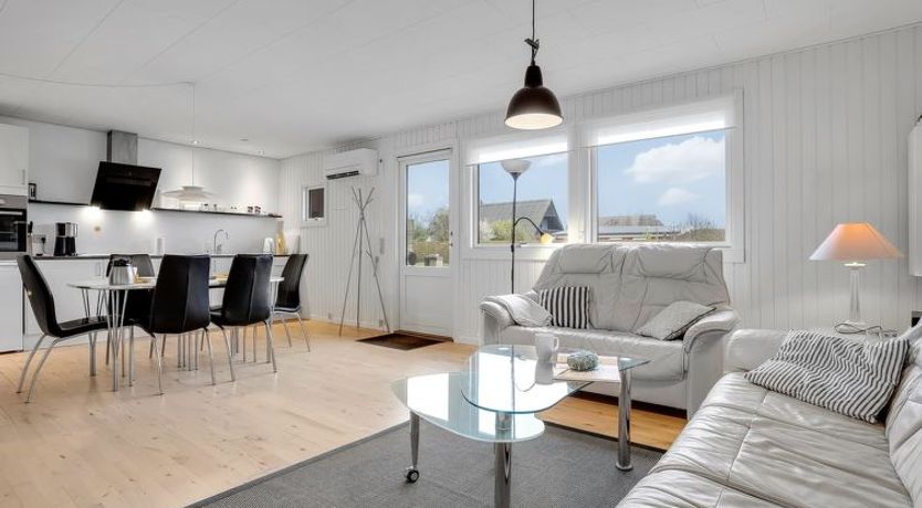 Photo of "Esther" - 700m from the sea