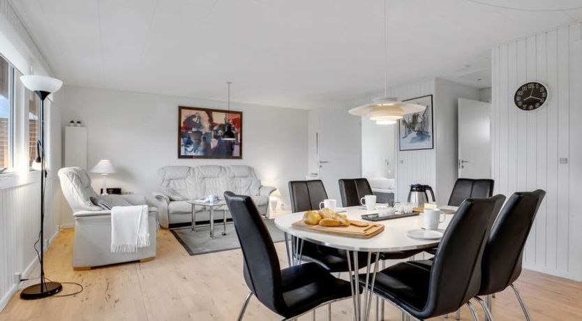 Photo of "Esther" - 700m from the sea