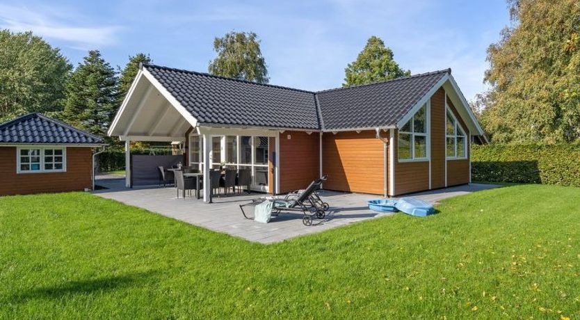 Photo of "Hellena" - 90m from the sea