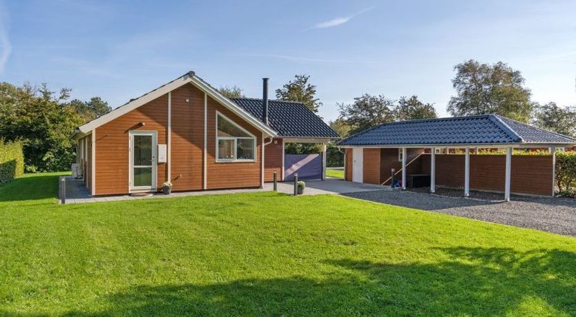 Photo of "Hellena" - 90m from the sea