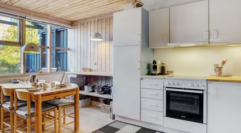 Photo of "Robert" - 250m from the sea