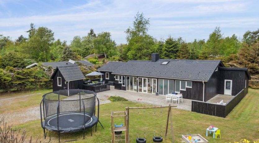 Photo of "Hallveig" - 1.1km from the sea