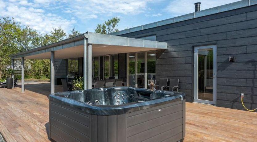 Photo of "Hiorulf" - 1.4km from the sea