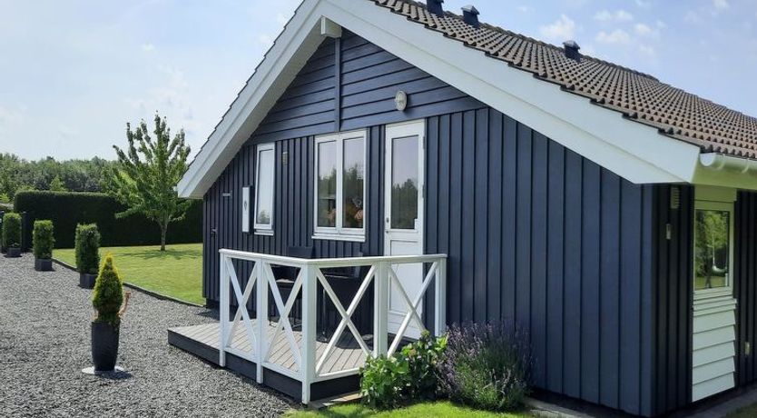 Photo of "Gustava" - 700m from the sea