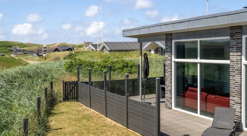 Photo of "Synthia" - 300m from the sea