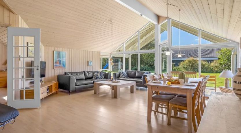 Photo of "Enid" - 700m from the sea