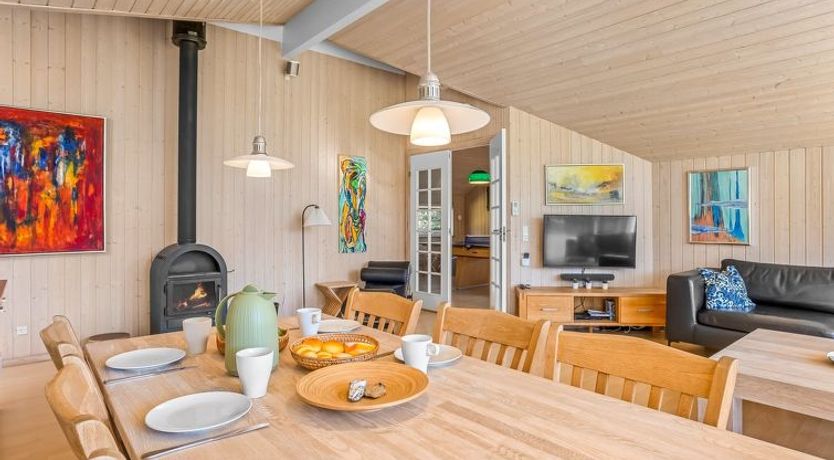 Photo of "Enid" - 700m from the sea