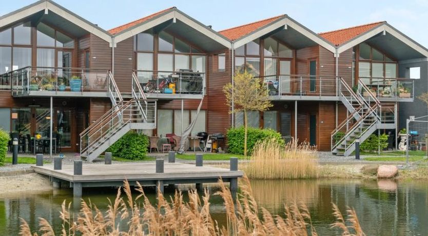 Photo of "Allyson" - 450m from the sea