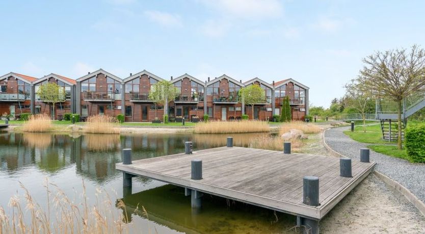 Photo of "Allyson" - 450m from the sea