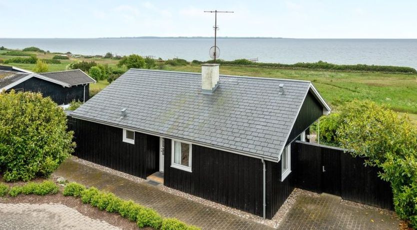 Photo of "Annalia" - 50m from the sea