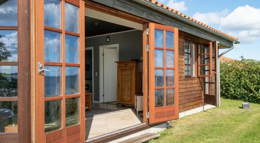 Photo of "Botmar" - 10m from the sea