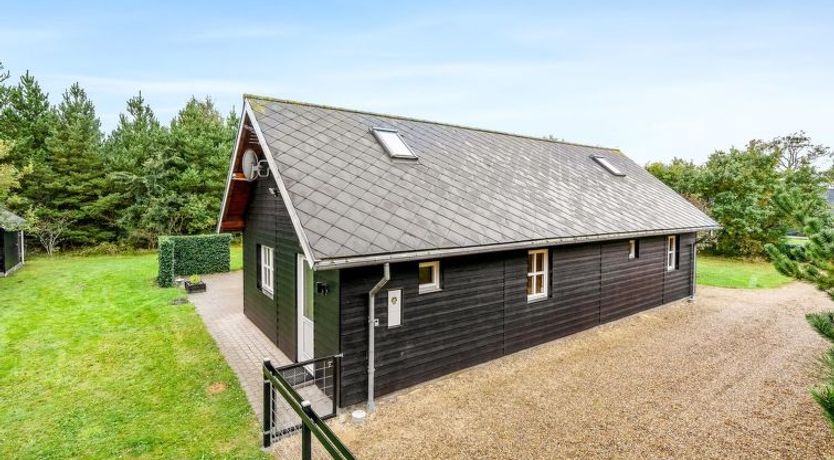 Photo of "Yvonna" - 350m to the fjord