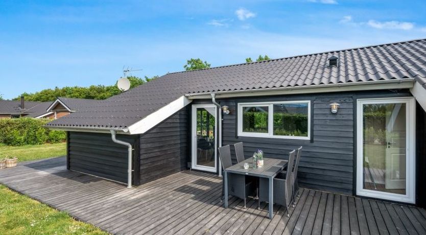 Photo of "Leeve" - 1.4km to the fjord