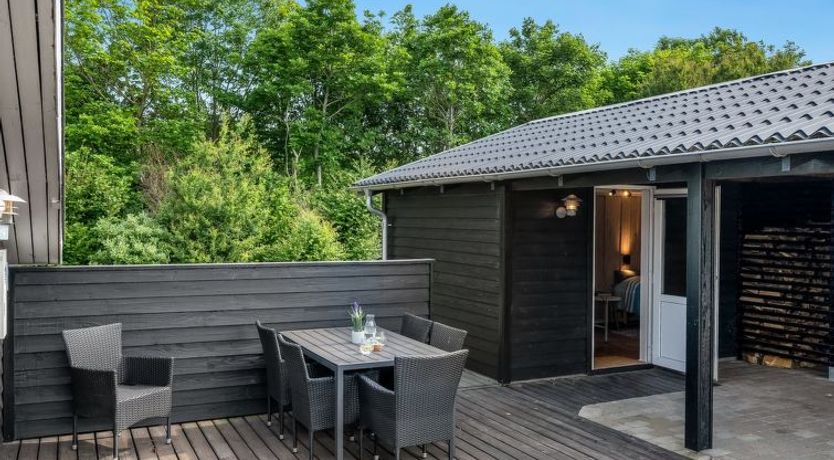 Photo of "Leeve" - 1.4km to the fjord