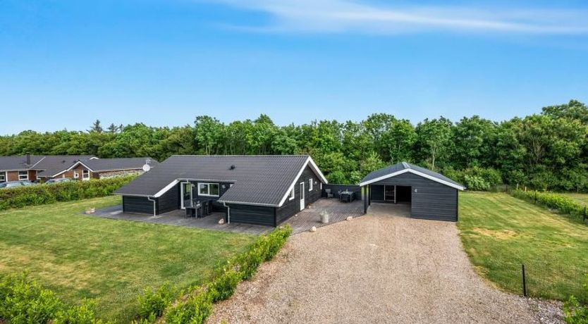 Photo of "Leeve" - 1.4km to the fjord