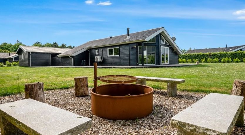 Photo of "Leeve" - 1.4km to the fjord