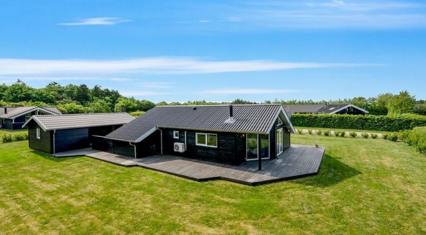 Photo of "Leeve" - 1.4km to the fjord