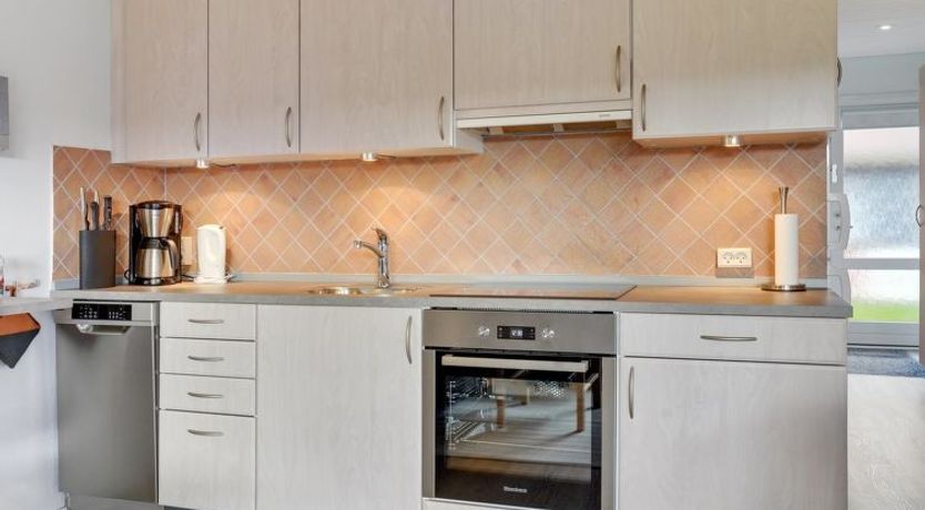 Photo of "Elevus" - 10m from the sea