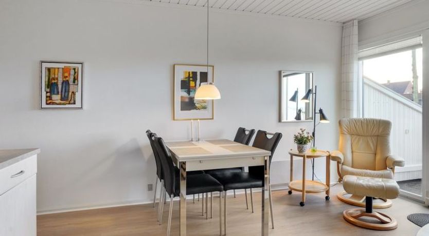 Photo of "Elevus" - 10m from the sea