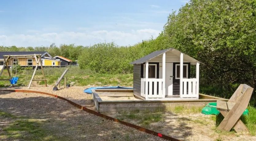 Photo of "Julie" - 1.5km from the sea