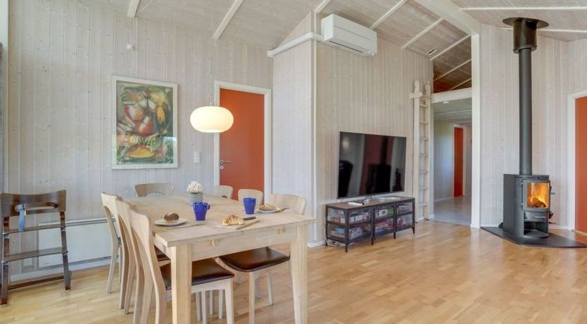 Photo of "Karoliina" - 900m from the sea