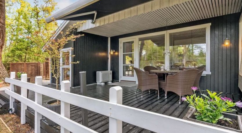 Photo of "Eweline" - 75m from the sea