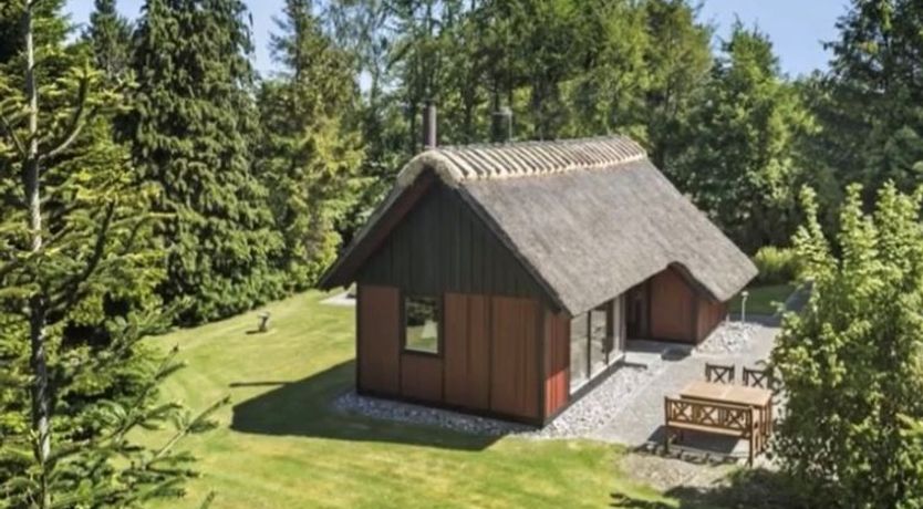 Photo of "Enia" - 870m from the sea