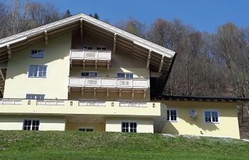 Grün Apartment 2 Holiday Home