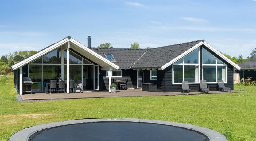 Photo of "Vara" - 800m from the sea