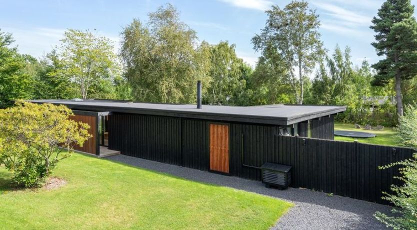 Photo of "Hævnir" - 1km from the sea