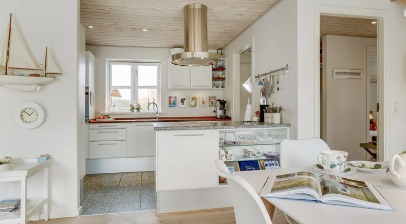 Photo of "Hialmar" - 400m from the sea