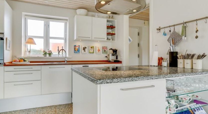 Photo of "Hialmar" - 400m from the sea