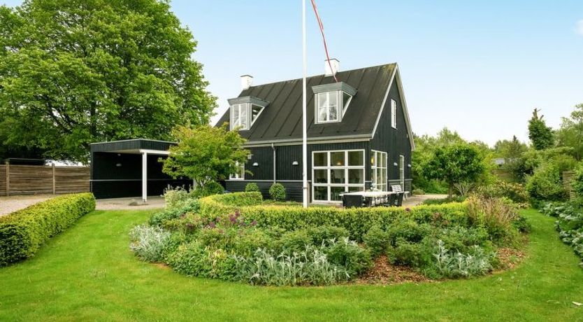 Photo of "Gullan" - 75m from the sea