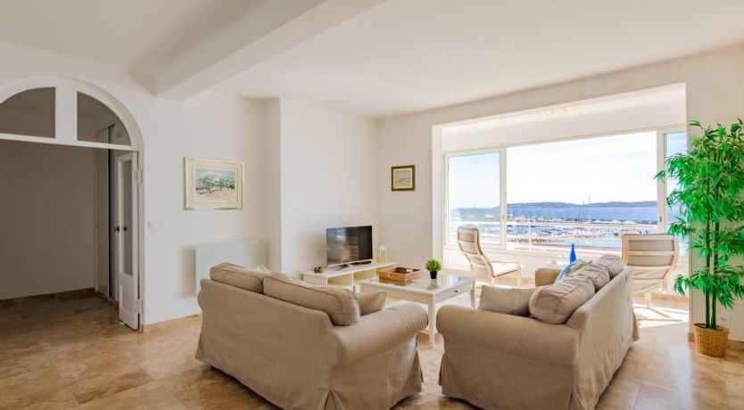 Photo of Les Dauphins