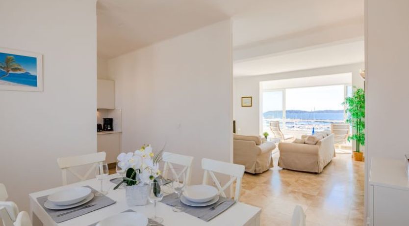 Photo of Les Dauphins