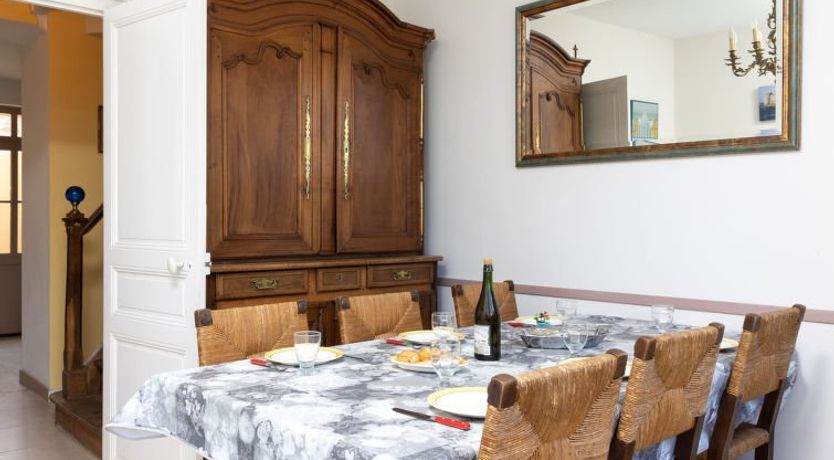 Photo of L'Eglantine