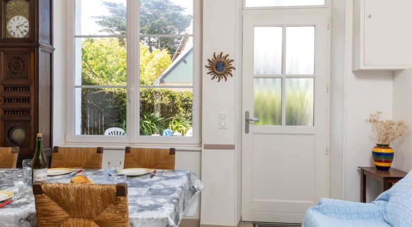 Photo of L'Eglantine