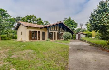 Mauriac Holiday Home